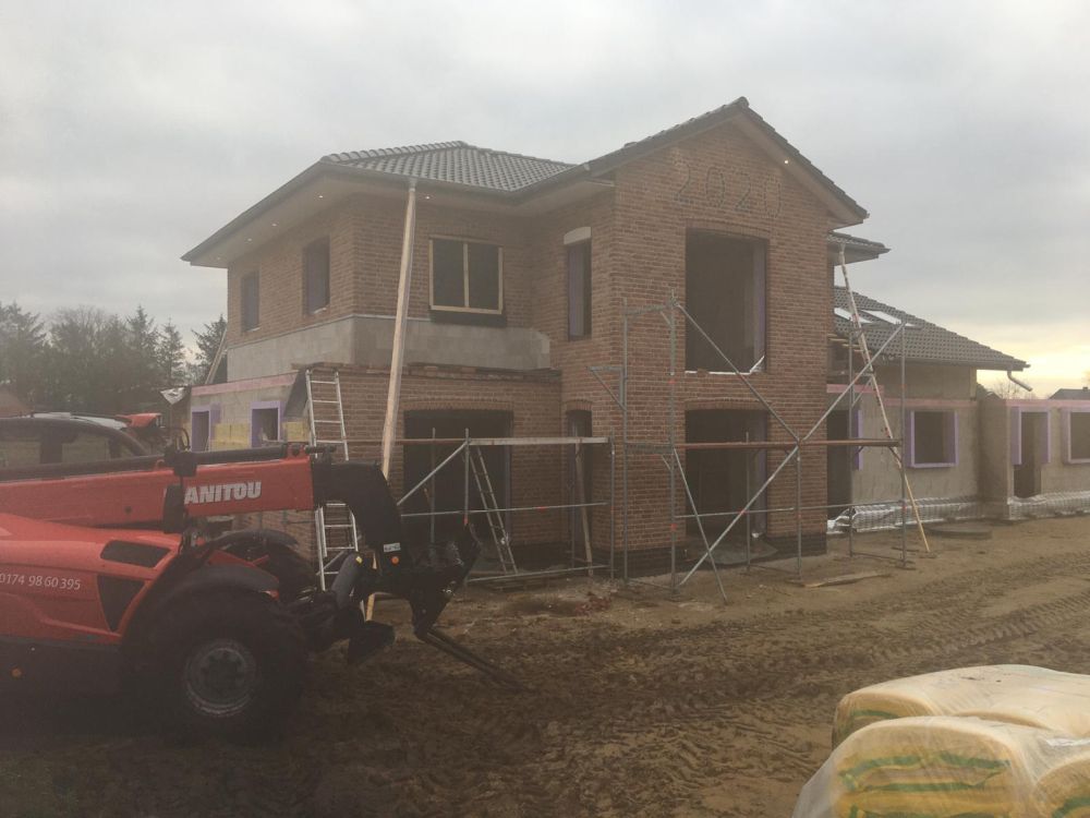 Ein neues Haus ist entstanden, schlüsselfertiger Neubau.